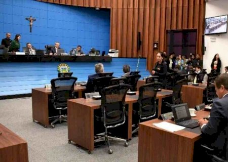 Deputados citam conflito entre soberania do voto e cota ao comentarem cassação de Tavares