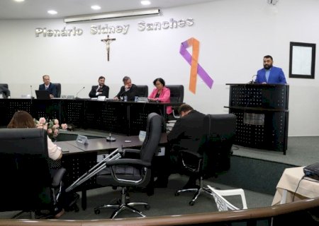 Benefício concedido aos servidores municipais, cesta básica de aniversário motiva requerimento de vereador