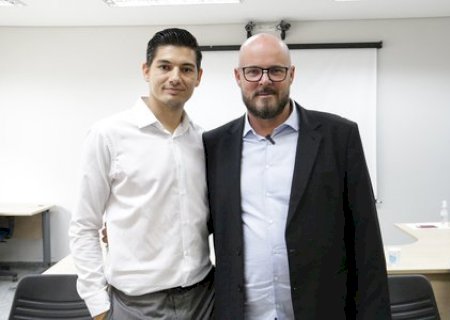 Hernandes Ortiz toma posse como secretário de saúde