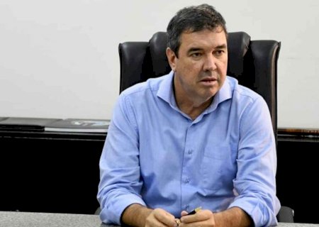 Governador visita fábrica e analisa estragos causados pela chuva em Ribas do Rio Pardo