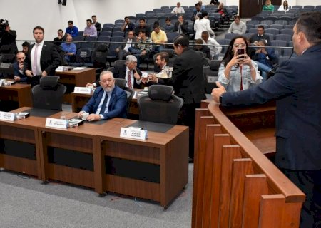 Parlamentares devem votar seis projetos na sessão ordinária desta terça-feira