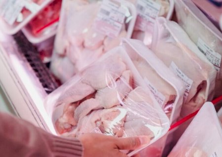 Valor da carne de frango cai, mas alta na 1ª quinzena garante avanço da média mensal