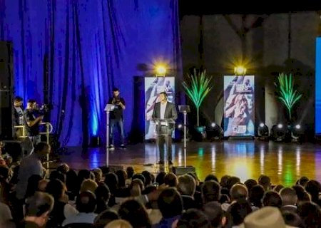 Gilberto Garcia participa de solenidade de 100 dias de governo