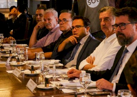 Riedel e bancada federal debatem reforma tributária com empresários de MS