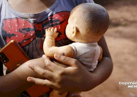 Criança de 5 anos presenciava relação sexual dos pais e era estuprada pelo casal em Sidrolândia