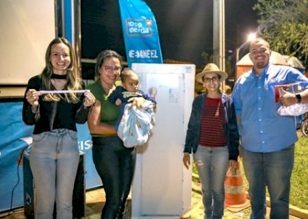 Com apoio da Prefeitura, ação “Nossa Energia' promove 530 cadastros para tarifa social e troca de 2080 lâmpadas