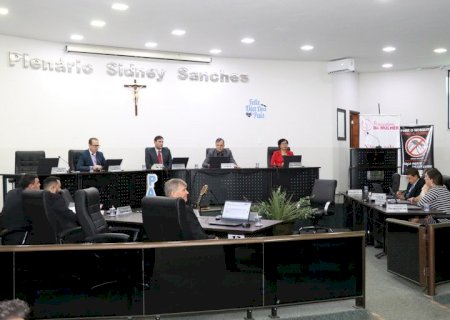Vereadores reforçam pedidos por pavimentação, sinalização e controle de tráfego