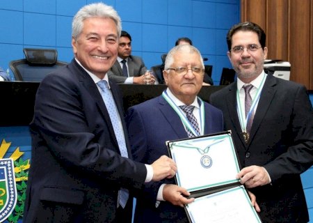 Em solene aos 30 anos do TRT-24, Hashioka homenageia importantes figuras de MS