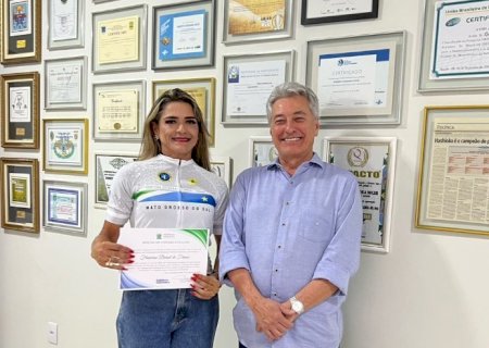 Hashioka congratula ciclista nova-andradinense por vencer campeonato estadual feminino