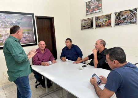Taquarussu: Prefeito Clóvis e Vice Edson da Rádio receberam em seu gabinete o ex-prefeito João do Bruno