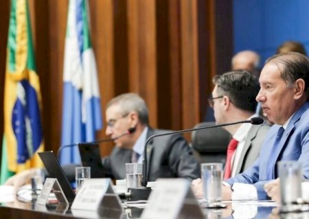 Deputados aprovam proposta que obriga bares e restaurantes a informarem taxa de serviço