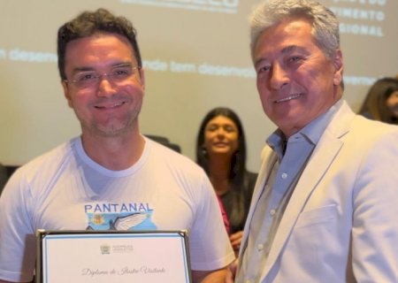 Deputado Hashioka entrega Diploma de Ilustre Visitante a ministro Celso Sabino