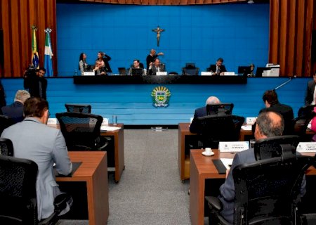 Deputados devem apreciar cinco projetos na sessão de hoje