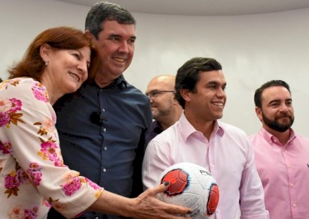 João César Mattogrosso participou da entrega de kits esportivos para 61 escolas da Capital