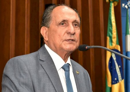 Educadora douradense é homenageada por Zé Teixeira