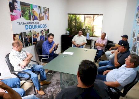 Produtores da Aproleite buscam solução para queda drástica do preço do leite com o apoio de Renato Câmara
