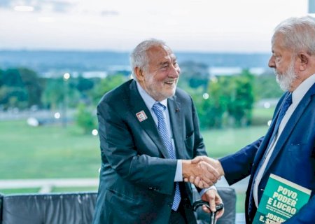 Lula conversa com Stiglitz e agradece apoio às medidas econômicas