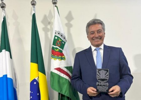 Deputado Roberto Hashioka recebe título “Amigo da PM' em Nova Andradina