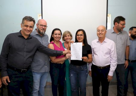 Produtores do PA Santa Olga recebem Contratos de Concessão de Uso