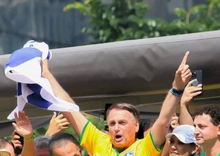 Bolsonaro reclama de perseguição, nega tentativa de golpe e pede anistia aos presos de 8 de janeiro