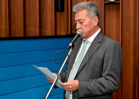Hashioka homenageia expoentes de MS com moção de congratulação