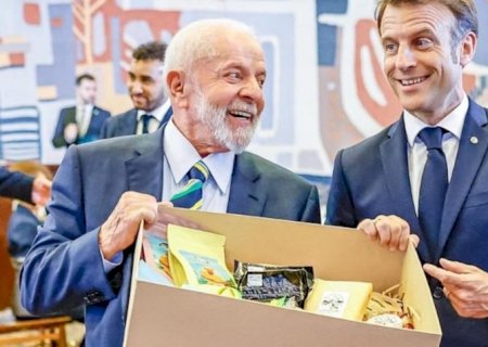 Lula dá de presente a Macron queijos, geleia, café e espumantes