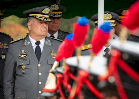 Ex-comandantes das Forças Armadas acusam Bolsonaro de apresentar minuta para reverter eleições