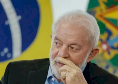Lula cita Bolsonaro e Milei e aponta risco para a democracia