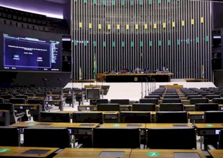 Bancada do PT na Câmara condena 64 após Lula vetar atos do governo sobre o golpe