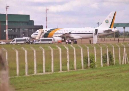 Lula desembarca na Base Aérea e segue para evento em frigorífico