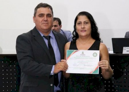 Moção destaca conquista de merendeira de Nova Andradina em desafio estadual