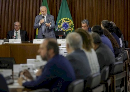 Lula volta a dar bronca em ministros e cobra maior coordenação em resposta à tragédia no RS