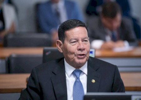 Mourão pede a Milei que Argentina dê asilo político aos foragidos do 8 de Janeiro