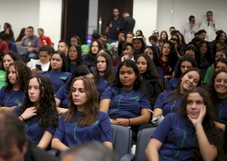 Estudantes de Anaurilândia e Ponta Porã conhecem o Poder Legislativo