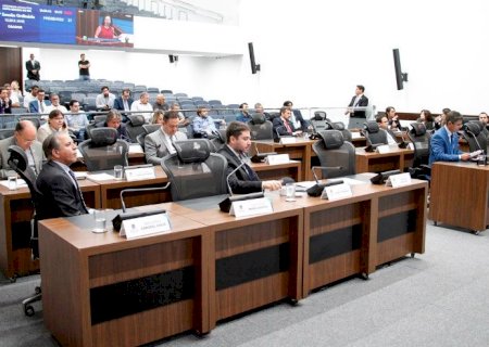 Deputados devem apreciar quatro propostas na sessão de hoje