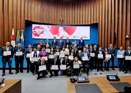 Hashioka homenageia japoneses e descendentes com entrega da Comenda Terra do Sol Nascente