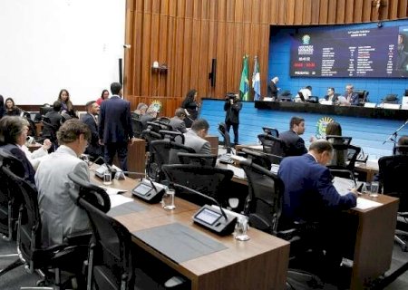 Com Casa cheia, deputados voltam ao plen&aacute;rio e aprovam dois projetos