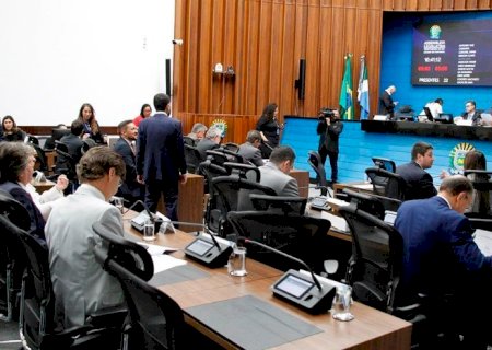 Parlamentares devem votar dois projetos na sessão desta quarta-feira