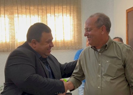 Taquarussu: Edson da Rádio volta a comandar Prefeitura após pedido de férias de Clóvis do Banco