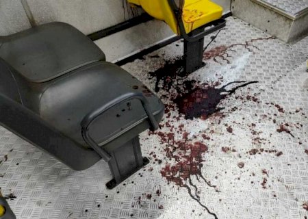 Passageiro é esfaqueado por outro dentro de ônibus