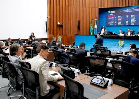Deputados da ALEMS devem apreciar 11 projetos na última sessão do mês