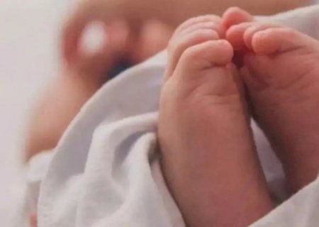 Pais são presos após bebê de 2 meses ser queimado com cigarro e agredido em MS
