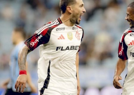 Fla vence com brilho de Arrascaeta para assumir ponta do Brasileiro