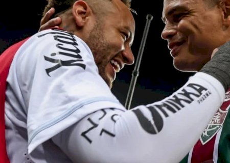 Neymar esbanja impaciência, Santos patina com futebol insosso e perde do Fluminense