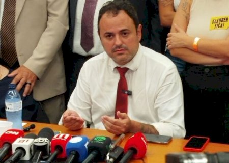 Esquerda articula com chefe da CCJ para evitar Glauber cassado