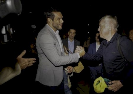 Ancelotti chega ao Brasil e é recebido por novo presidente da CBF