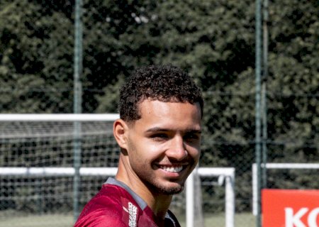 Alves aproveita chances, entra na mira da Europa, mas vê concorrência no São Paulo crescer