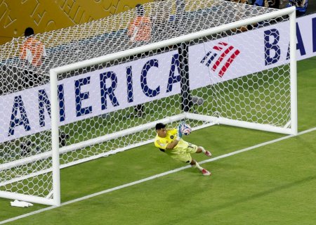 Goleiros roubam a cena na abertura da Copa do Mundo de clubes