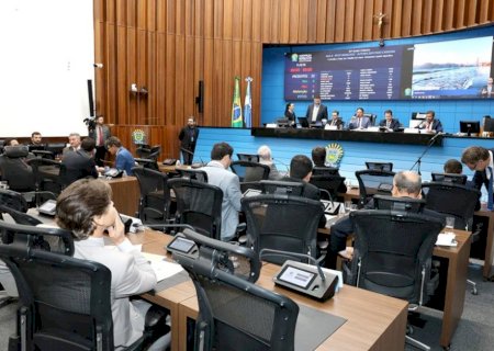 Deputados votam reorganização tributária, prevenção a incêndios e orientação de Heimlich