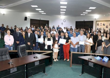 Semana do Empreendedor encerra com solenidade e reconhecimento a profissionais na Câmara